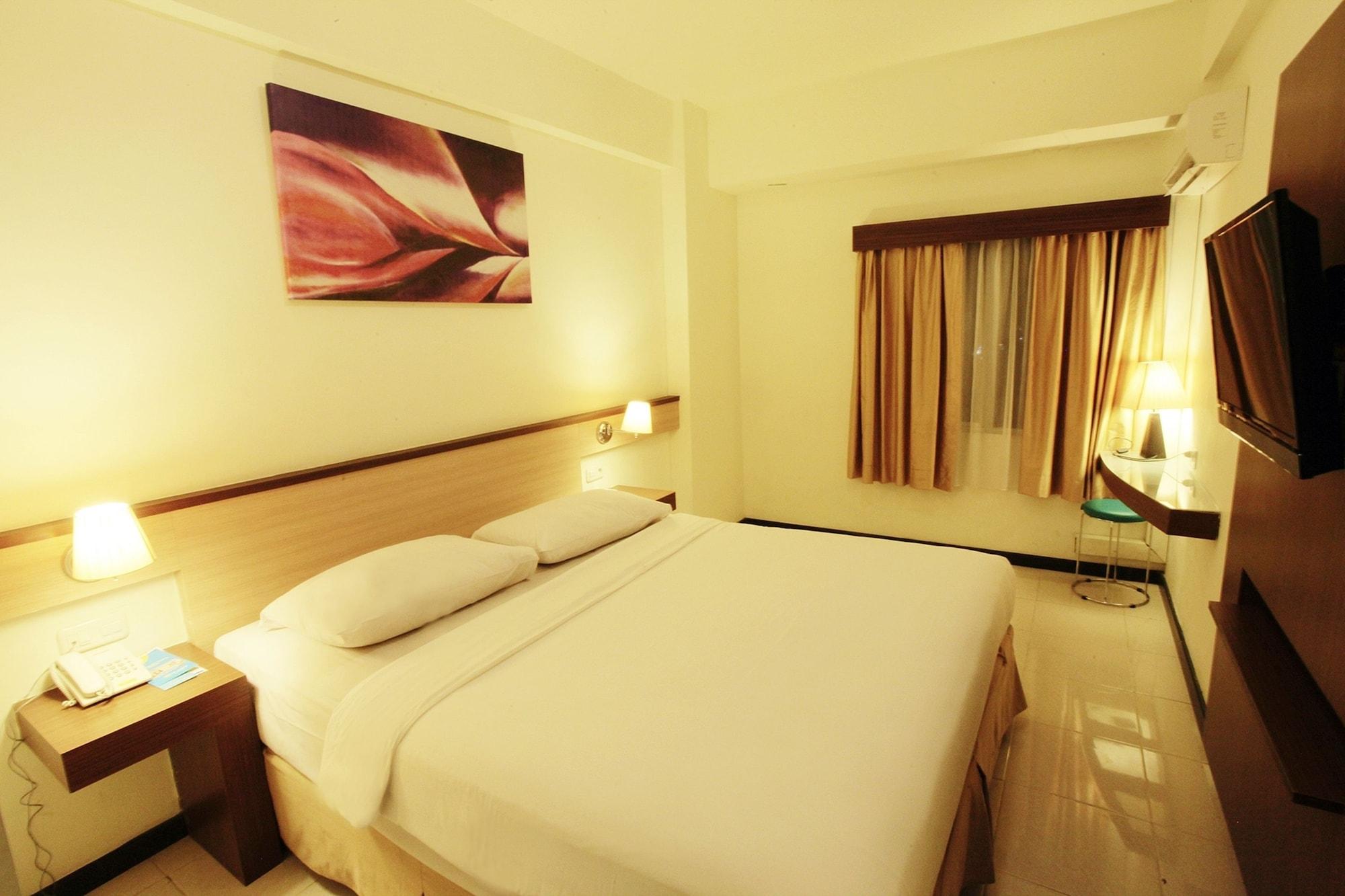 Everyday Smart Hotel - Malang Exterior photo
