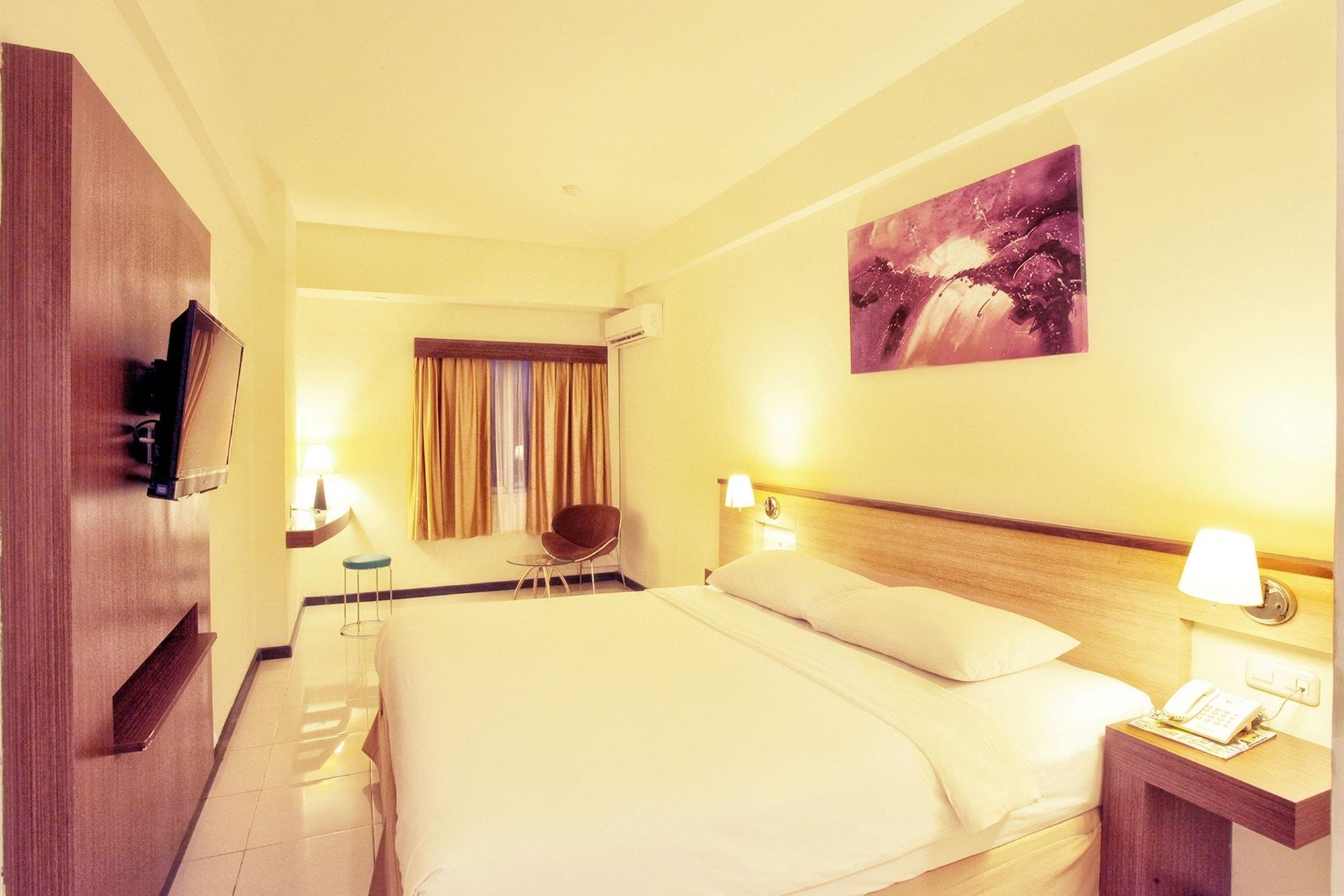Everyday Smart Hotel - Malang Exterior photo