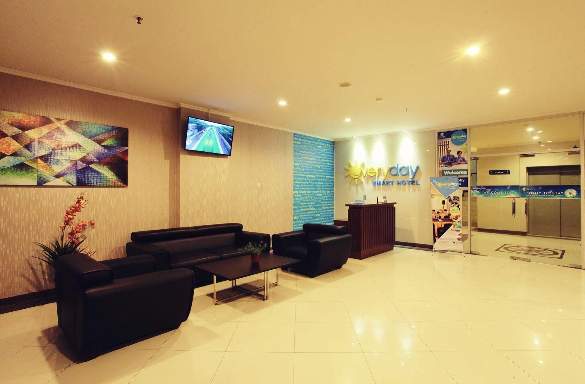 Everyday Smart Hotel - Malang Exterior photo