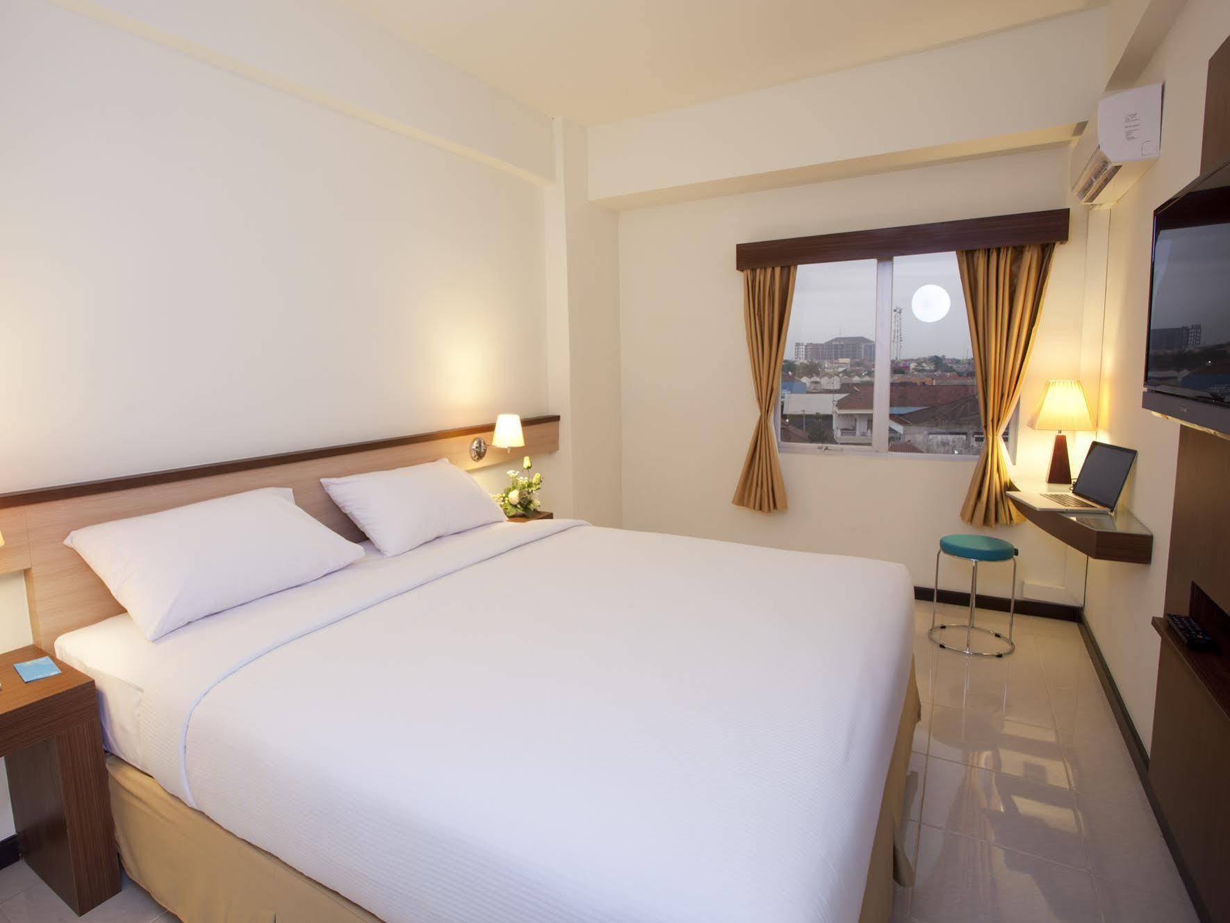 Everyday Smart Hotel - Malang Exterior photo