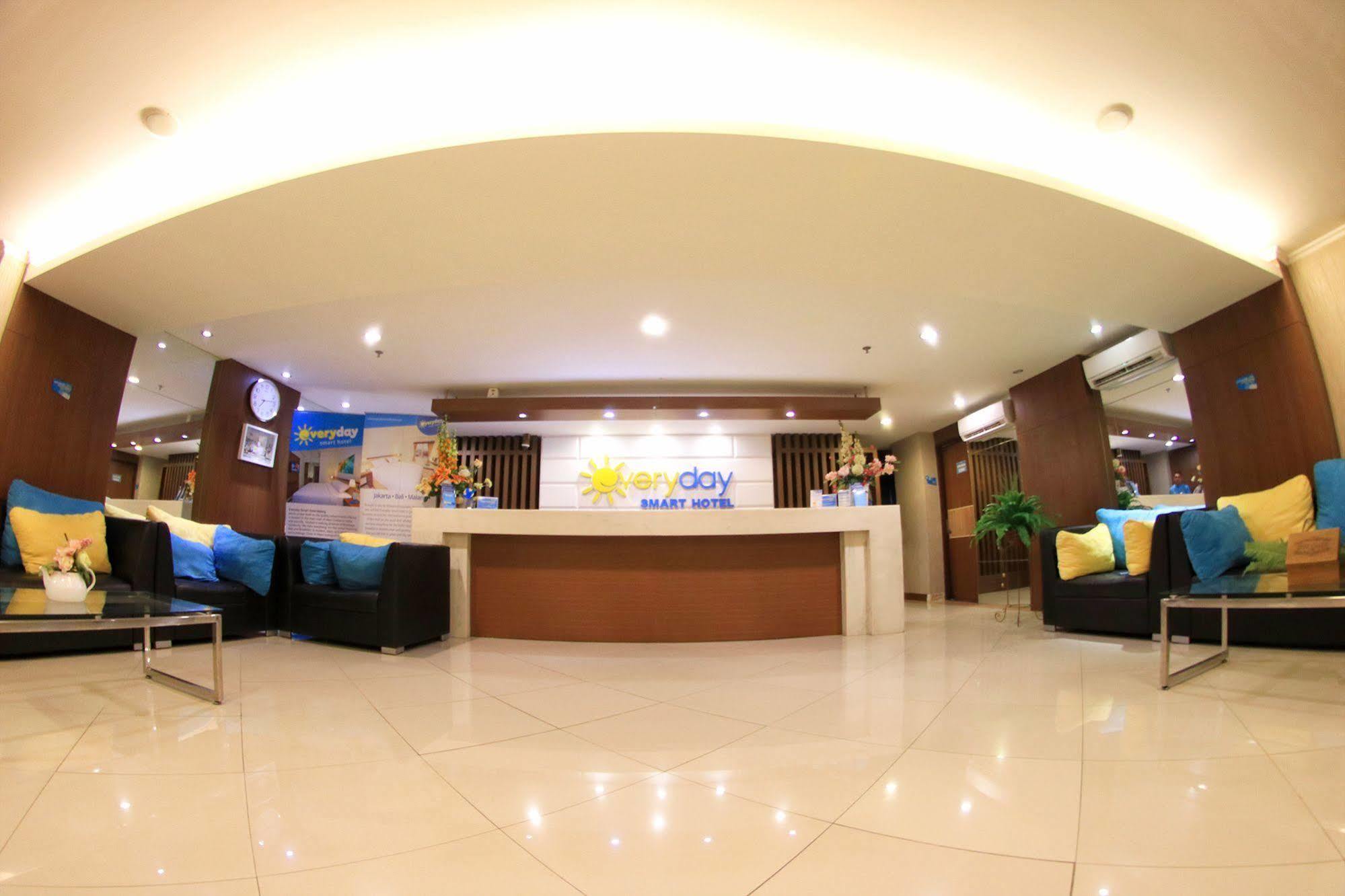 Everyday Smart Hotel - Malang Exterior photo