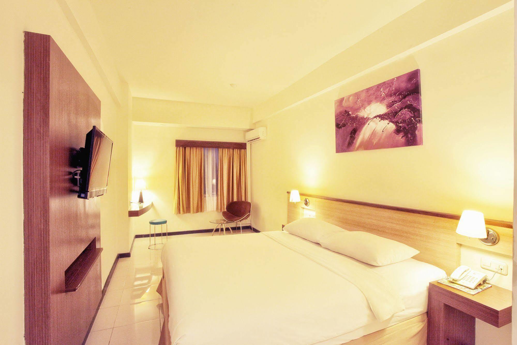 Everyday Smart Hotel - Malang Exterior photo